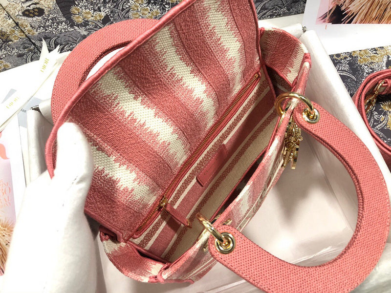 Dragons Bags Detail