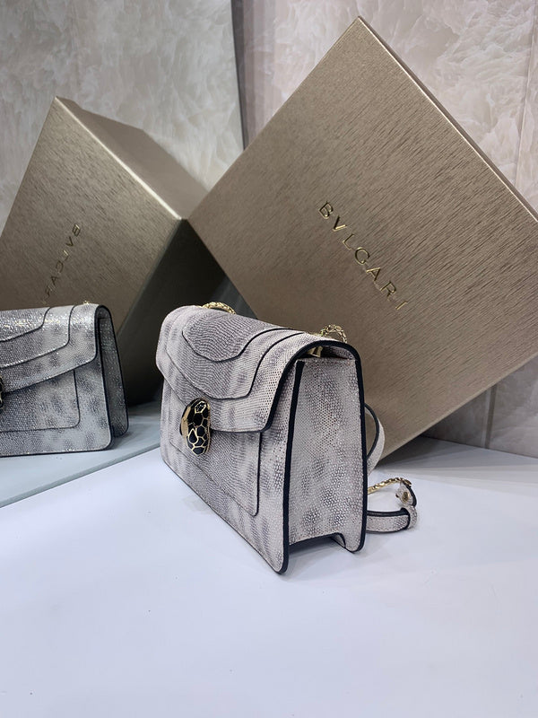 Dragons Bags Detail