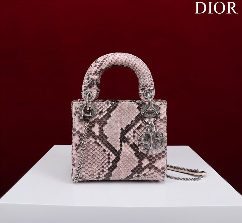 Dragons Bags Detail