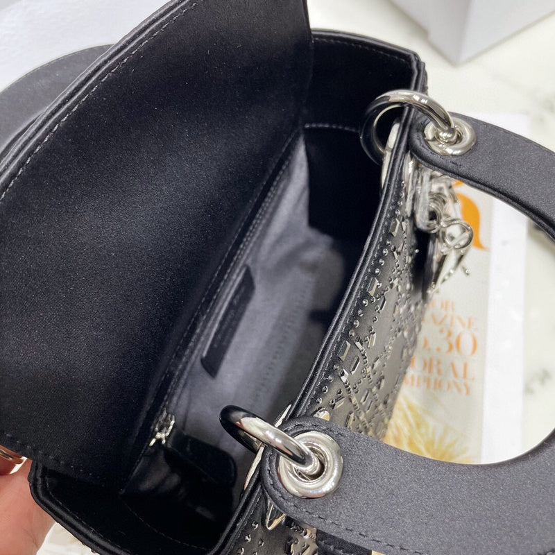 Dragons Bags Detail