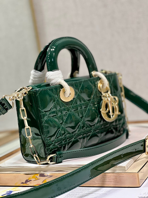 Dragons Bags Detail