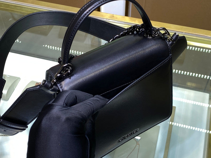 Dragons Bags Detail