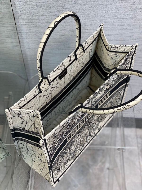 Dragons Bags Detail