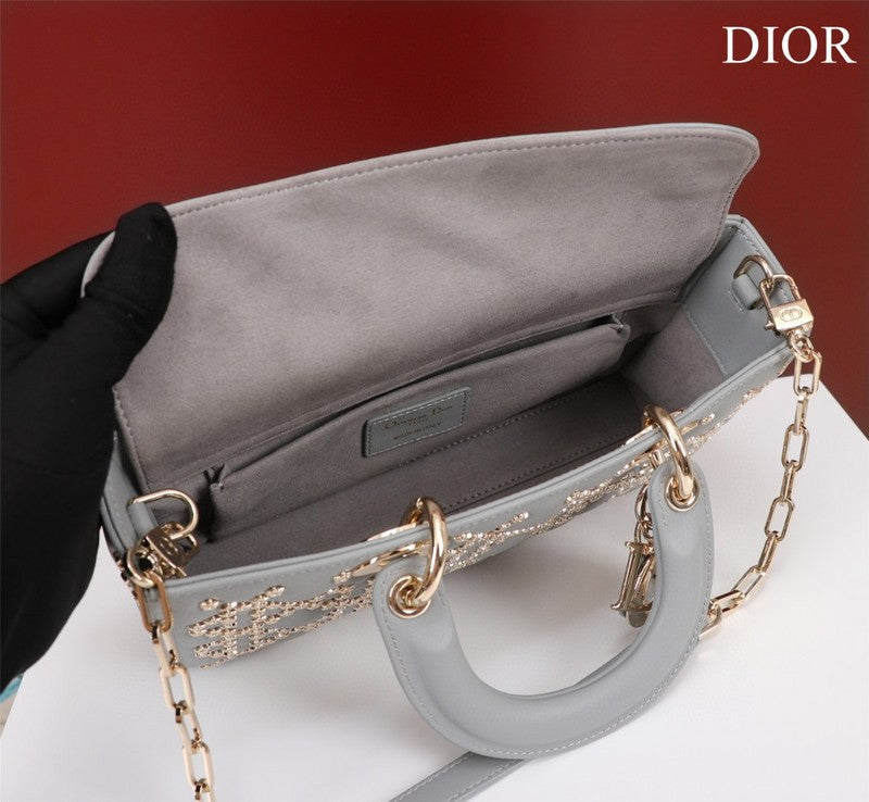 Dragons Bags Detail
