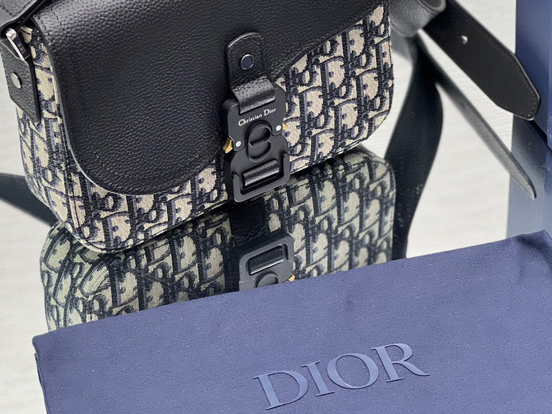 Dragons Bags Detail