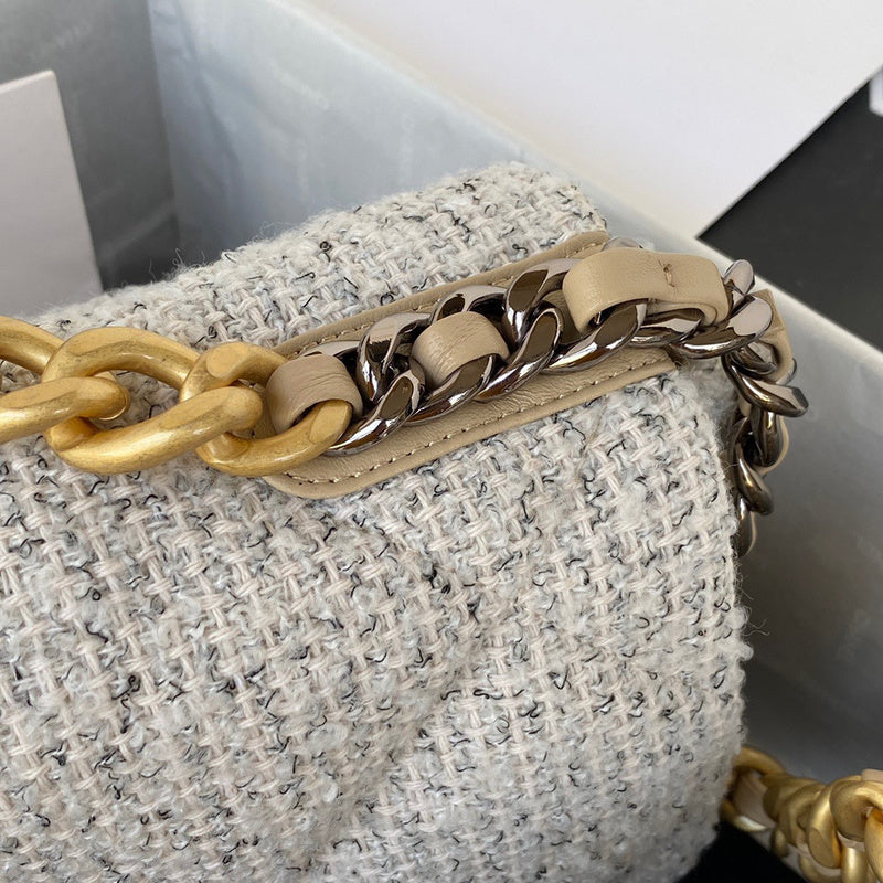 Dragons Bags Detail