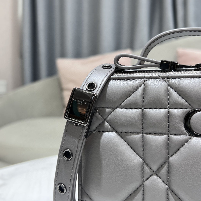Dragons Bags Detail