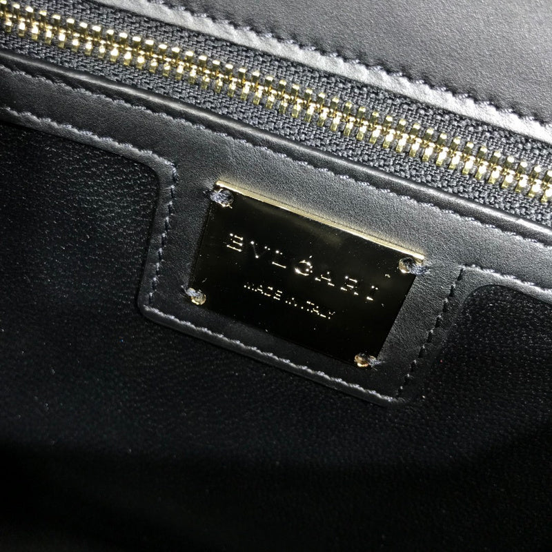 Dragons Bags Detail