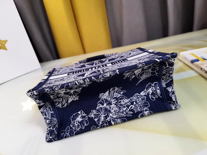 Dragons Bags Detail
