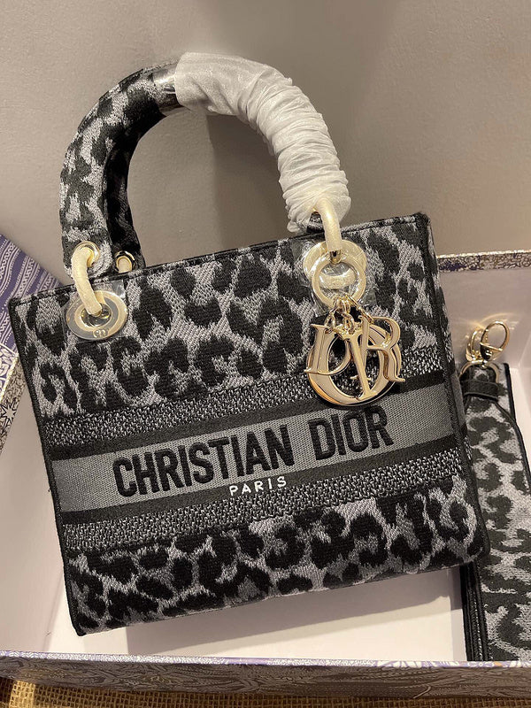 Dragons Bags Detail