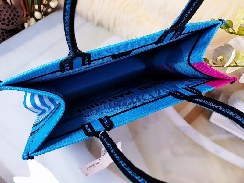 Dragons Bags Detail