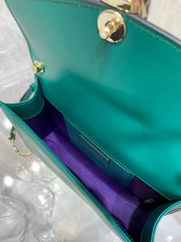 Dragons Bags Detail