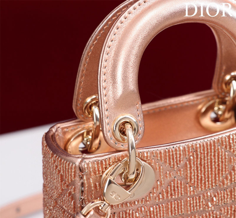 Dragons Bags Detail