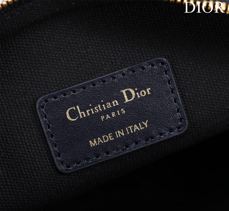 Dragons Bags Detail