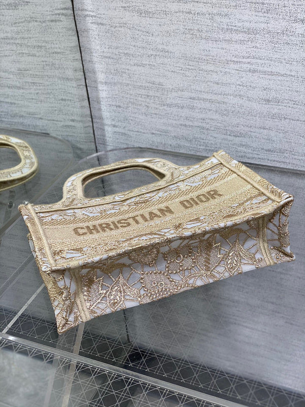 Dragons Bags Detail