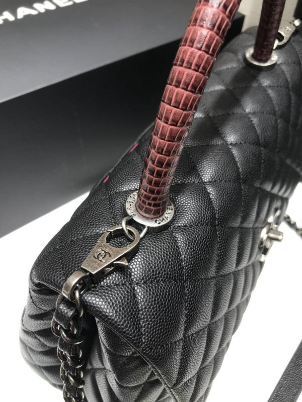 Dragons Bags Detail
