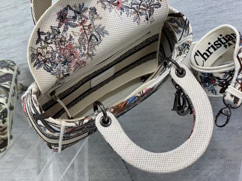 Dragons Bags Detail
