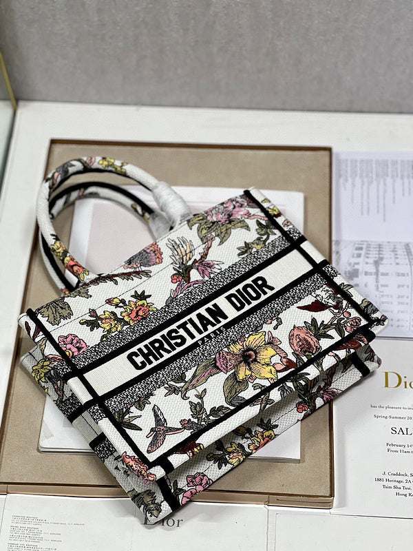 Dragons Bags Detail
