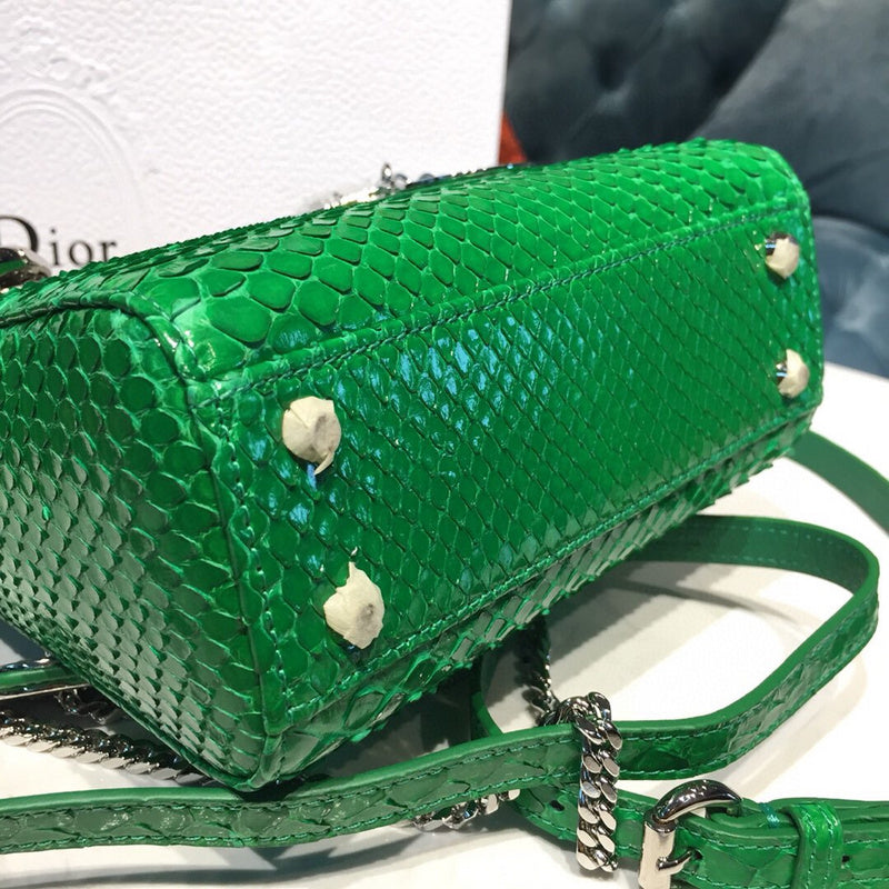 Dragons Bags Detail