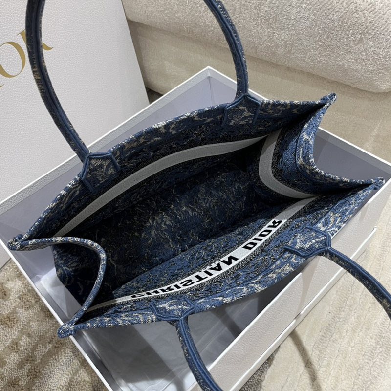 Dragons Bags Detail