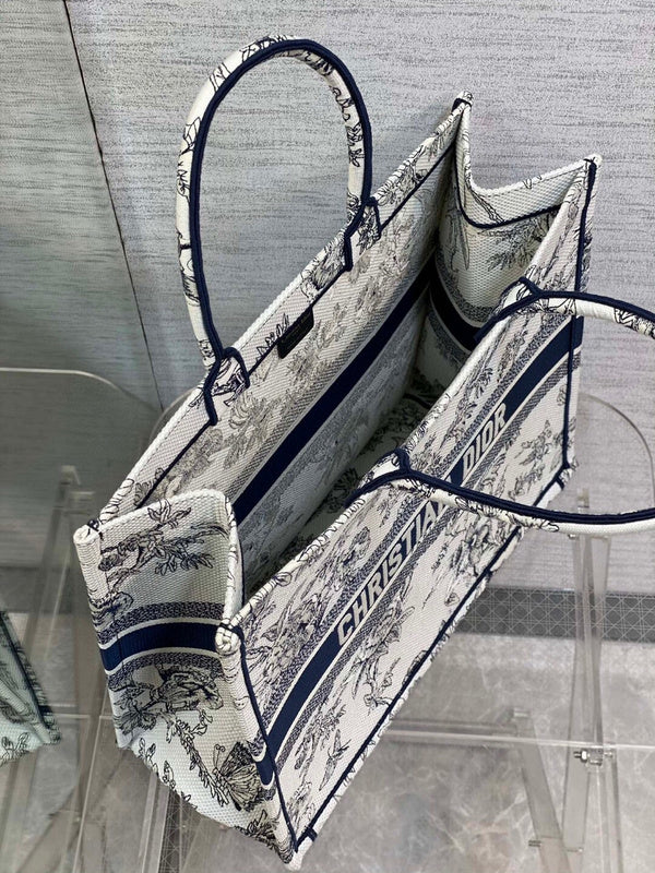 Dragons Bags Detail