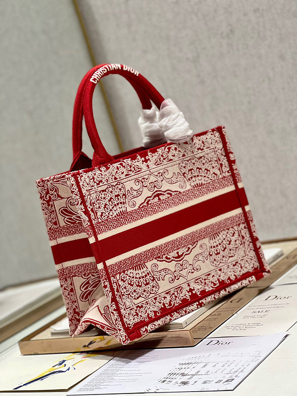Dragons Bags Detail