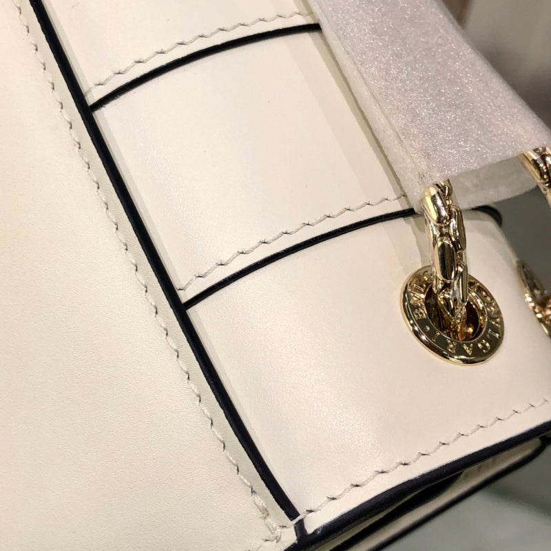 Dragons Bags Detail