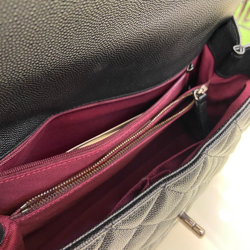 Dragons Bags Detail