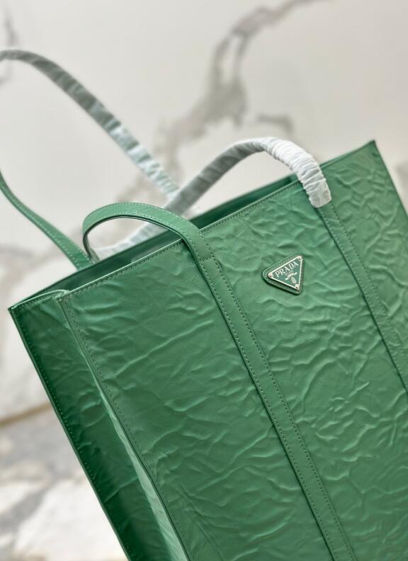 Dragons Bags Detail