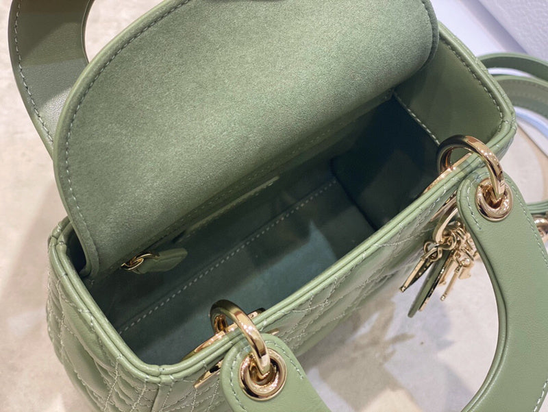 Dragons Bags Detail
