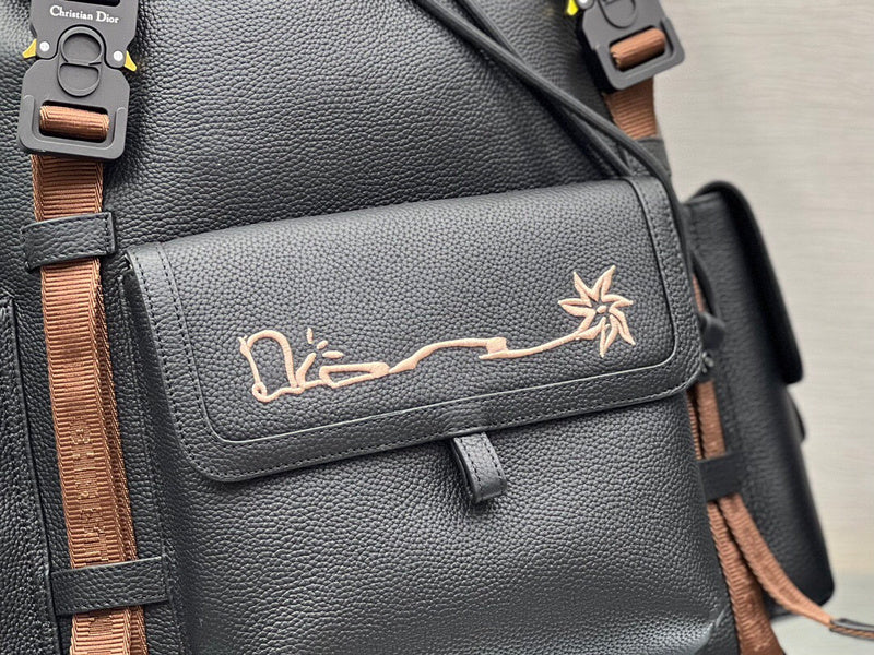 Dragons Bags Detail