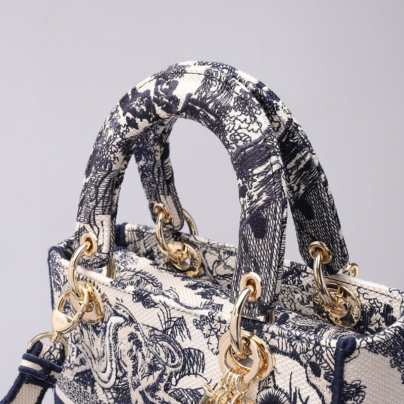 Dragons Bags Detail