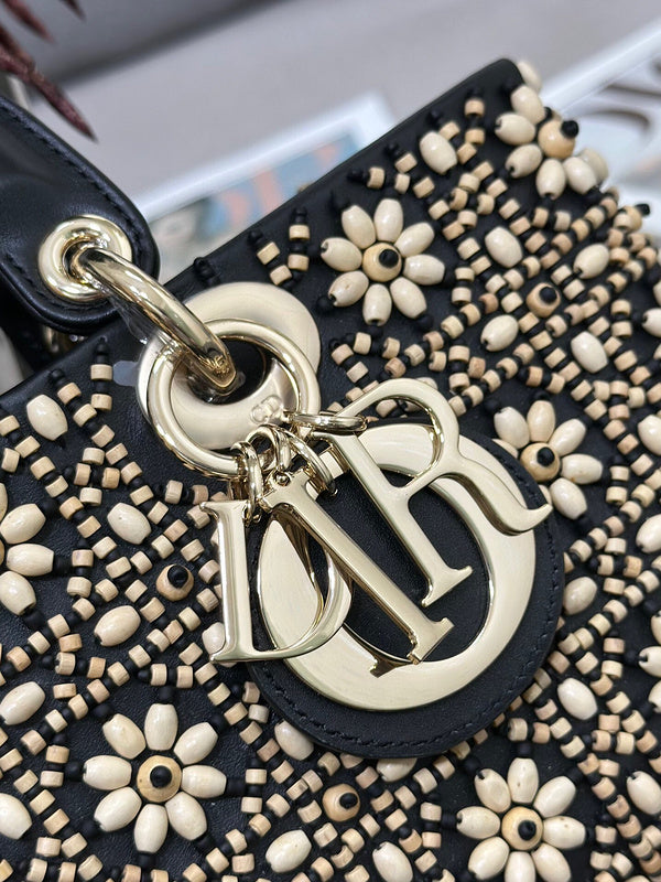 Dragons Bags Detail