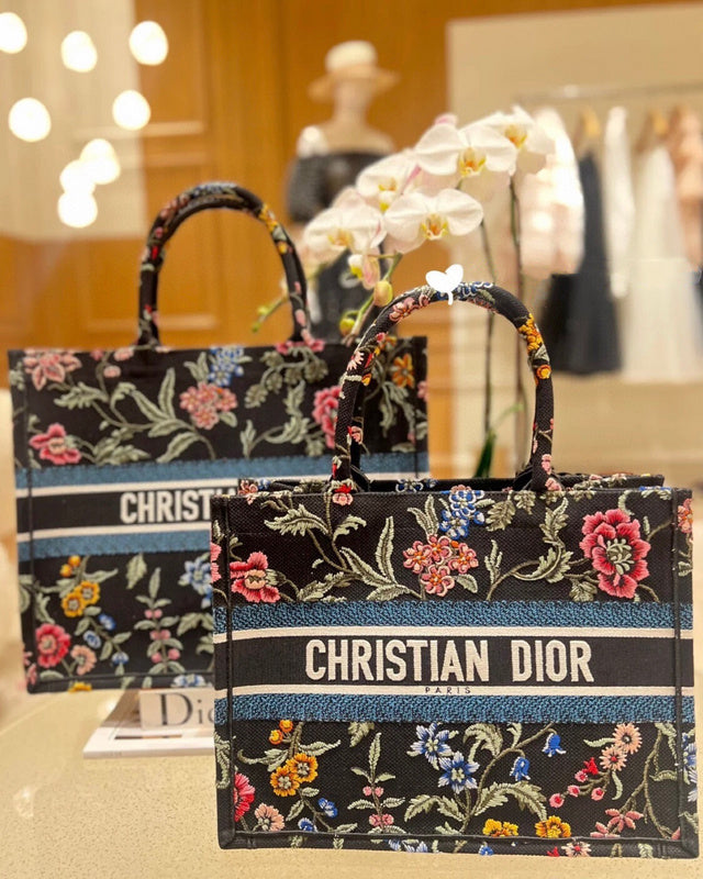 Dragons Bags Detail