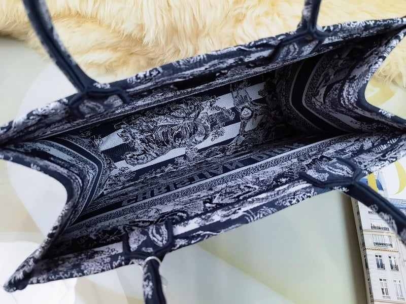 Dragons Bags Detail