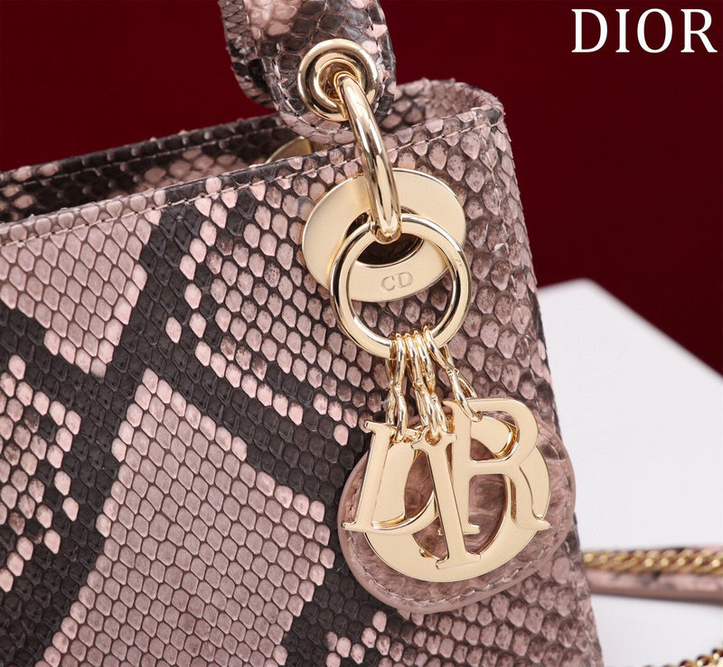 Dragons Bags Detail