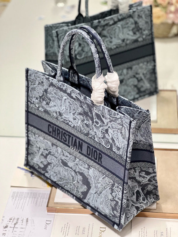 Dragons Bags Detail
