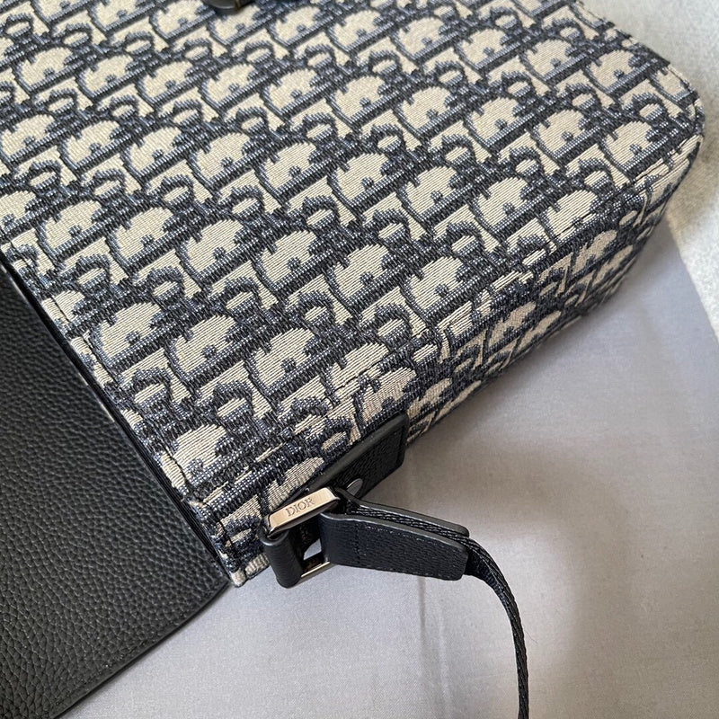 Dragons Bags Detail