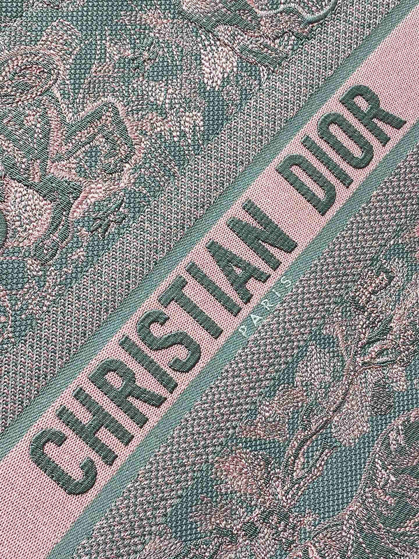Dragons Bags Detail
