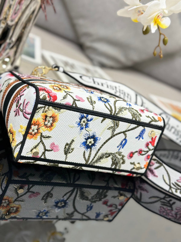 Dragons Bags Detail