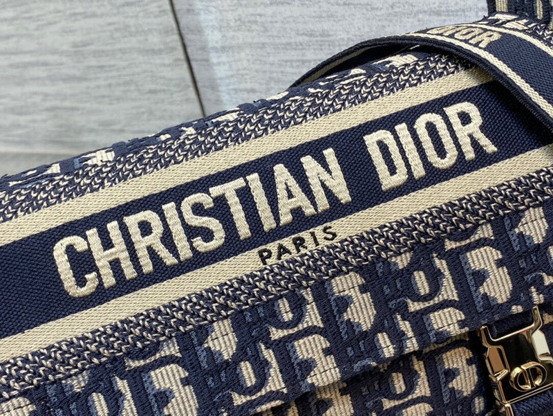 Dragons Bags Detail