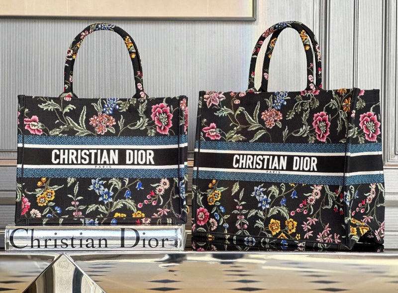 Dragons Bags Detail