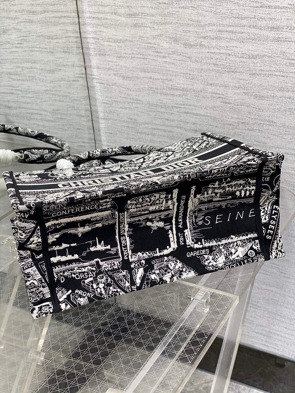Dragons Bags Detail