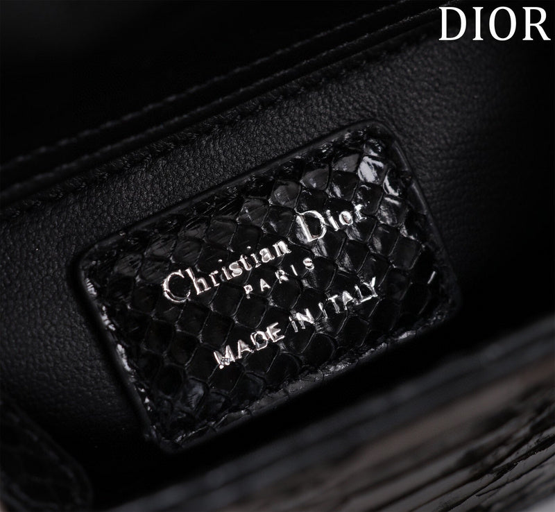 Dragons Bags Detail