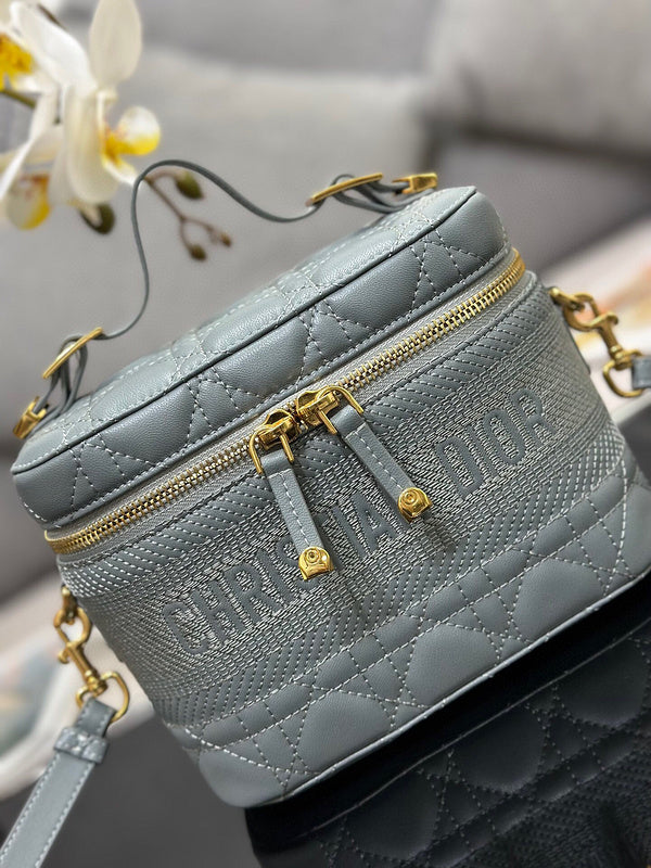 Dragons Bags Detail