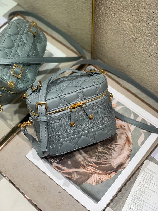 Dragons Bags Detail