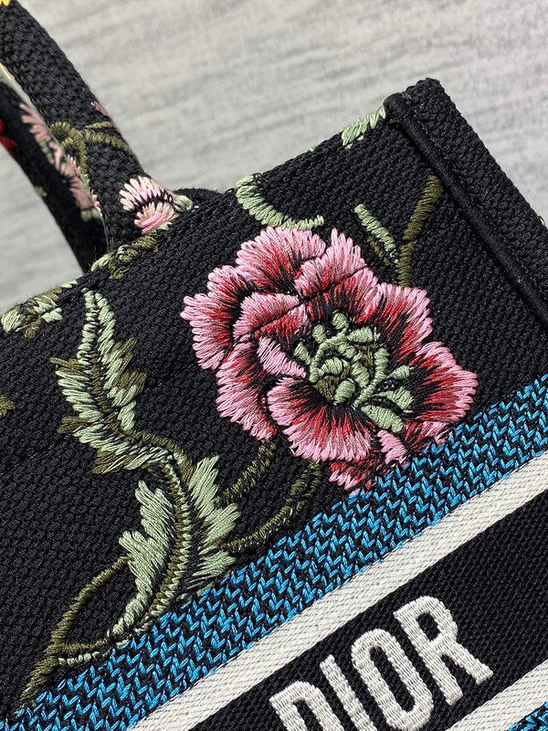 Dragons Bags Detail