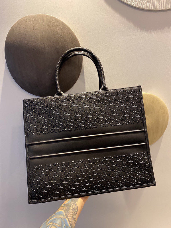 Dragons Bags Detail