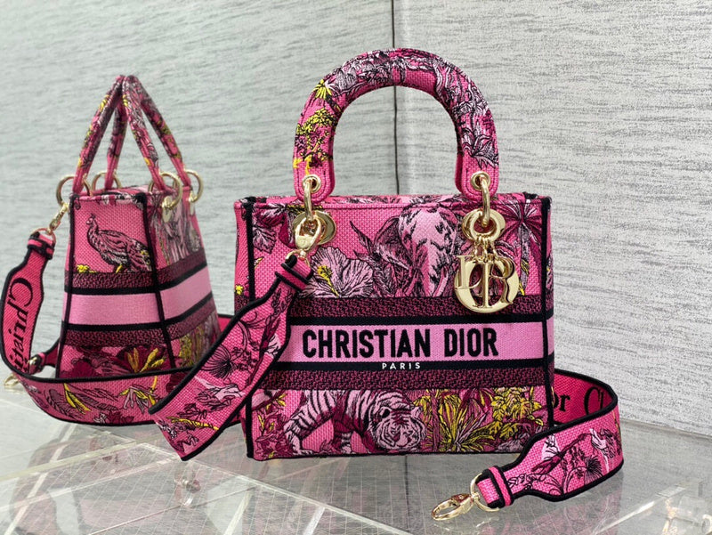 Dragons Bags Detail