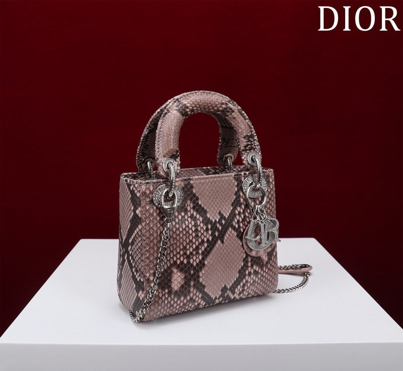 Dragons Bags Detail